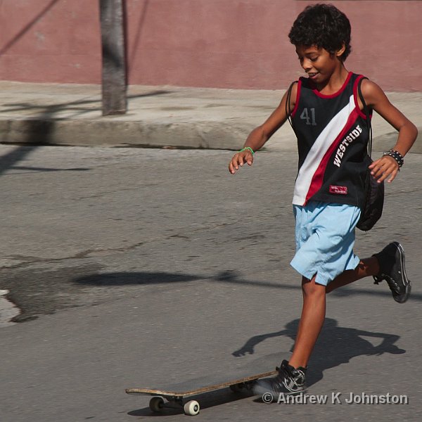 1110_7D_3499.jpg - Young chap taking the easy way out in the Cienfuegos fun run...