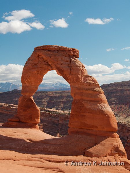 1007_350D_8139.jpg - Delicate Arch, Arches NP, Utah. I had to wait about 20 minutes for a group of Germans to smoke a cigarette under the arch before I could get this!