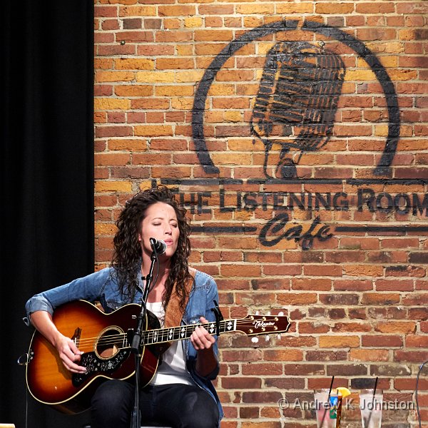 0914_GX7_1070198.jpg - Country singer at the Listening Room, Nashville, providing important routeing information!