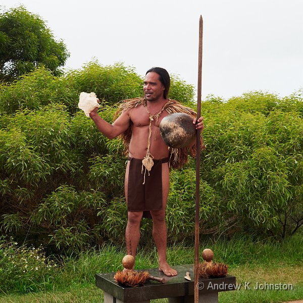 191002_G9_1008271.jpg - An entertaining and informative busker at Waimea Canyon