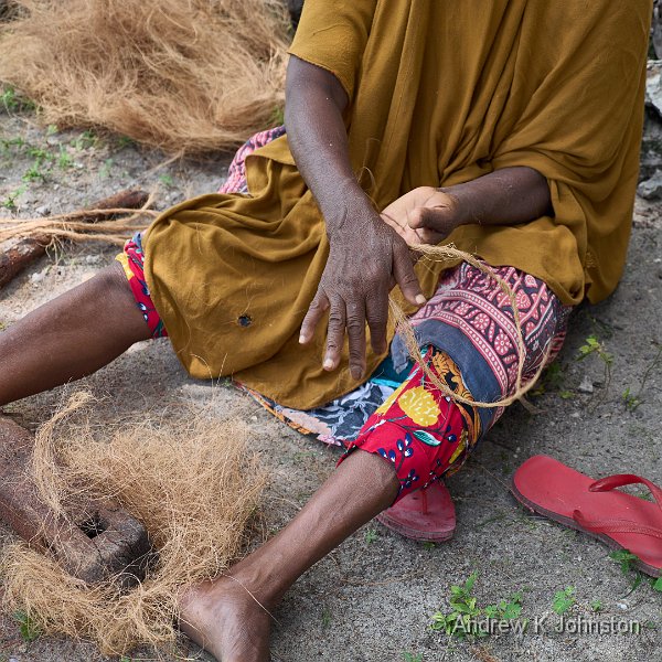 231205_G9ii_1000794.jpg - Making rope from coconut husk (copra)