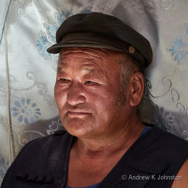 250725_Rx100vii_03652.jpg - Uncle of the horse-breeding family