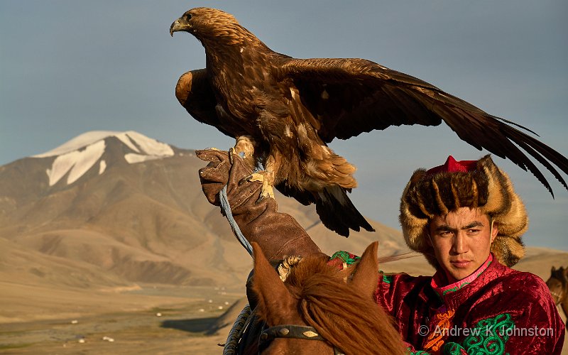 250730_G9ii_1076184.jpg - Eagle Hunter in front of Mount Tsambagarav