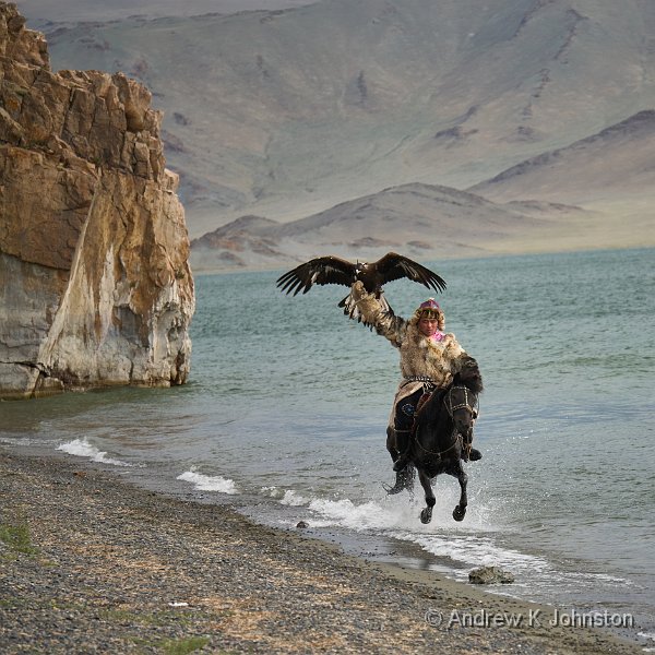 250801_G9ii_1087709.jpg - Eagle hunter at Tolbo Nuur