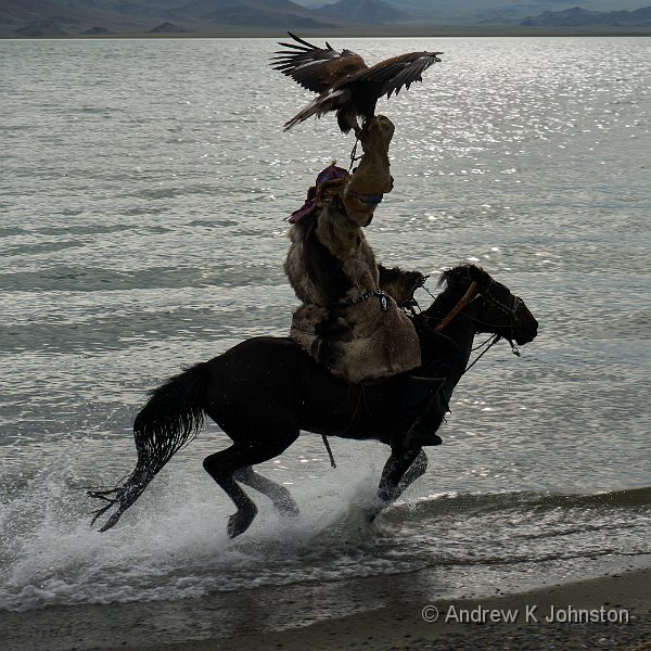 250801_G9ii_1087864.jpg - Eagle hunter at Tolbo Nuur