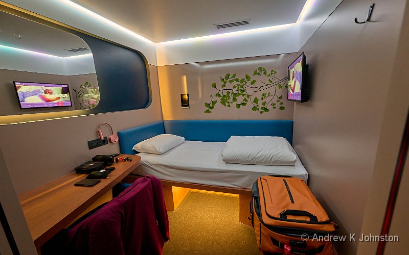 260531_S5D_1015413.jpg - Istanbul Airport sleep cabin